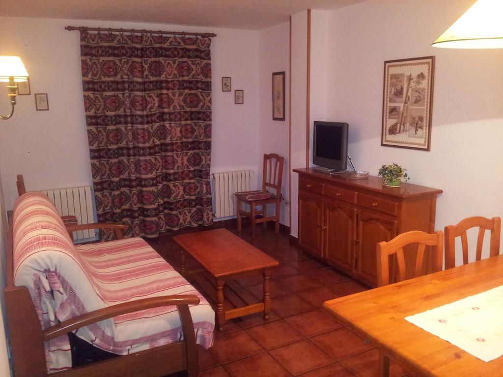 Apartamentos Petronilla Benasque Pokoj fotografie